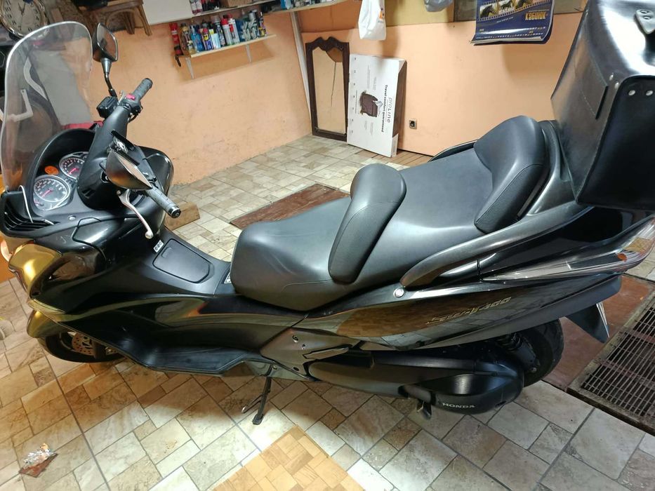 Скутер Honda Silver Wing