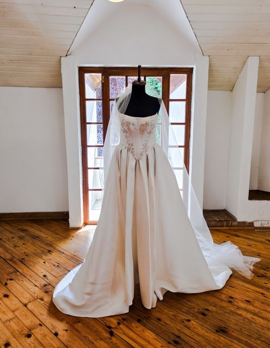 Închiriez  manechin mire/mireasa