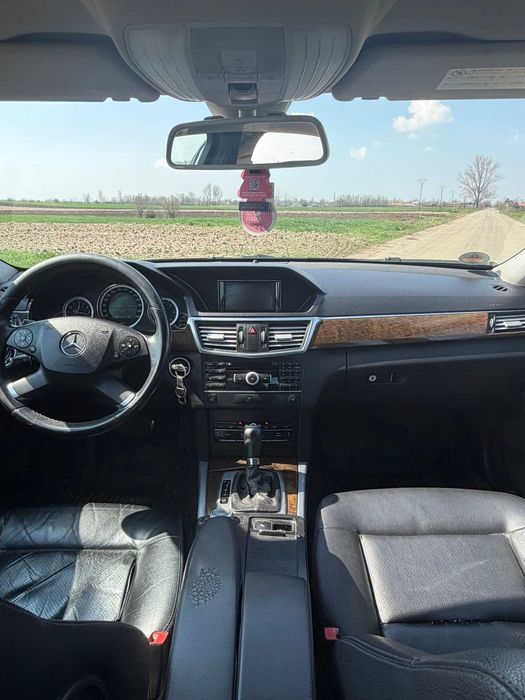 Mercedes benz E200
