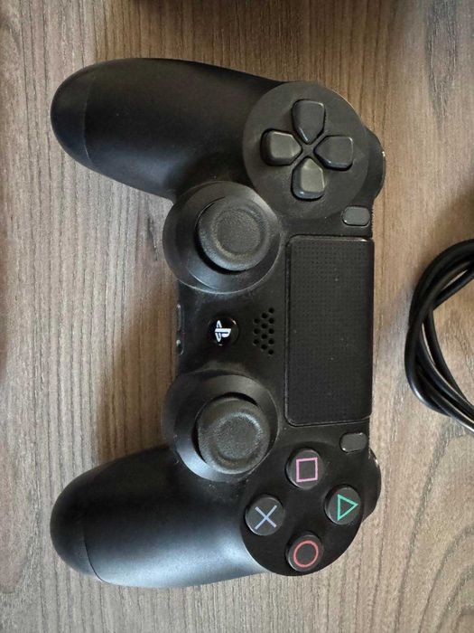 PlayStation 4 + оригинален контролер + 6 игри