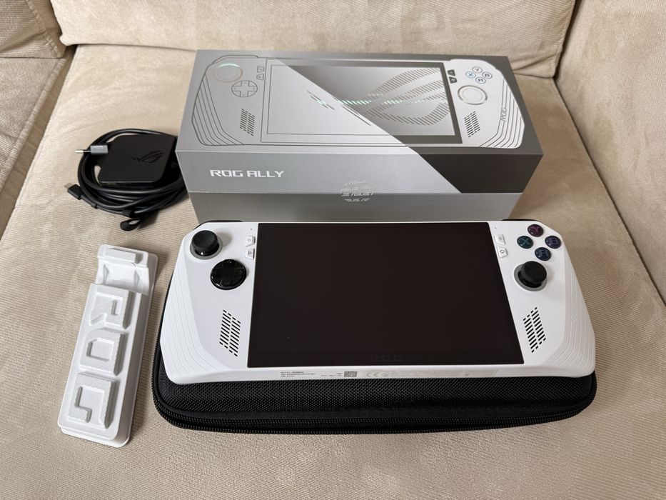 Asus ROG Ally RC71L Z1 Extreme 512GB – като нов, с калъф