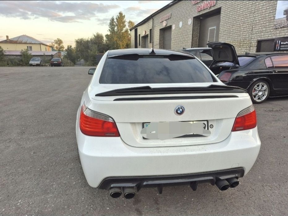 BMW E60 спойлер и козырек