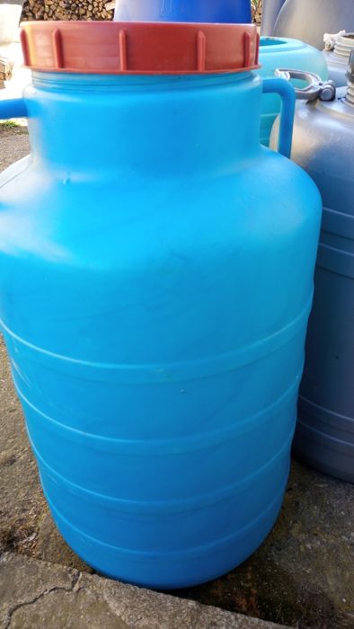 Butoaie de plastic de 45; 60; 100 și 200  litri