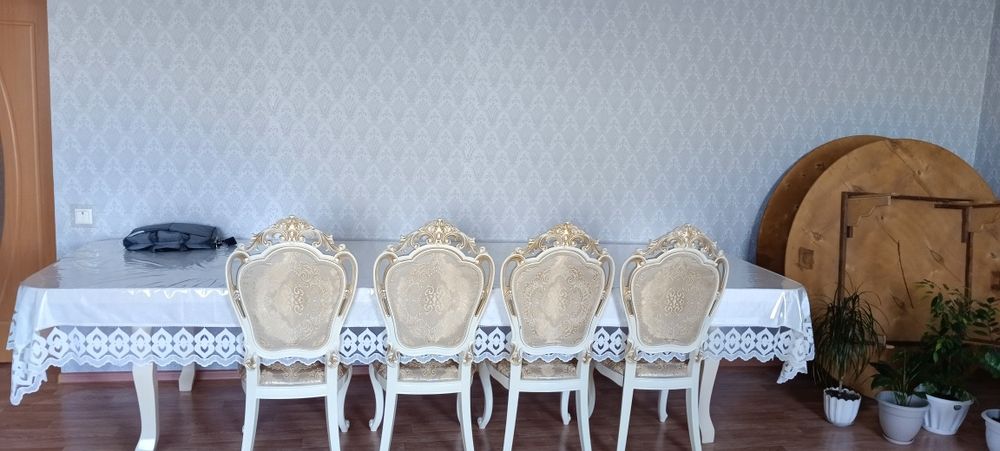 Продам стол длинный