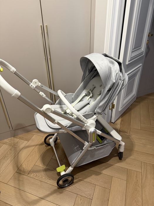 Продам почти новую коляску Bebicare очень удоьная маневренная коляска