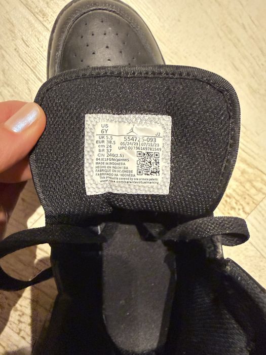Юношески маратонки  NIKE 554725 Air Jordan 1 Mid- Кожени-Черни- Uk:5,5