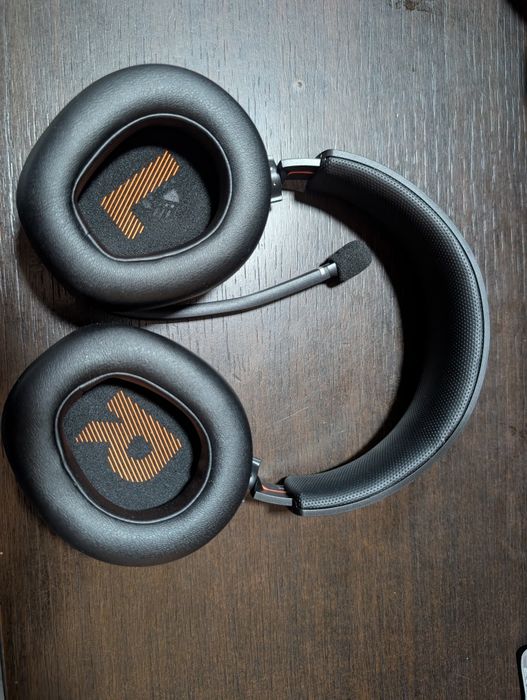 Căști noi Gaming JBL Quantum 400 – Sunet 7.1, Microfon Flip-up