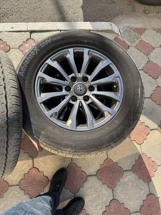 Диски с шинами R18 на прадо