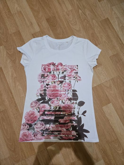 Guess! Оригинална дамска тениска!