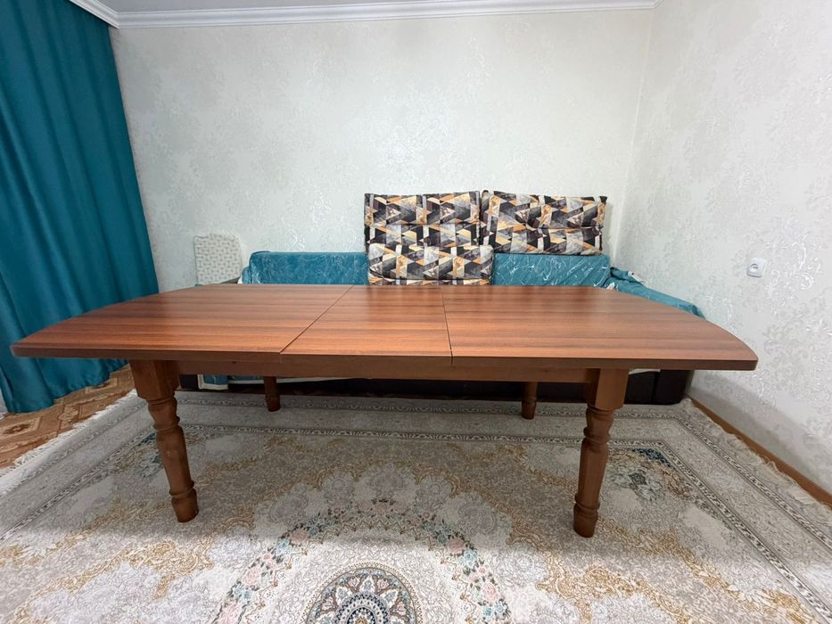 Продаю стол и стулья