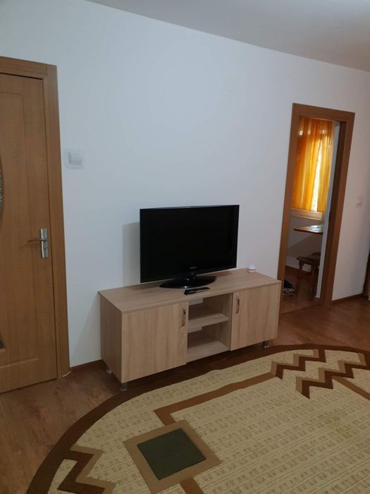 Închiriez garsoniera