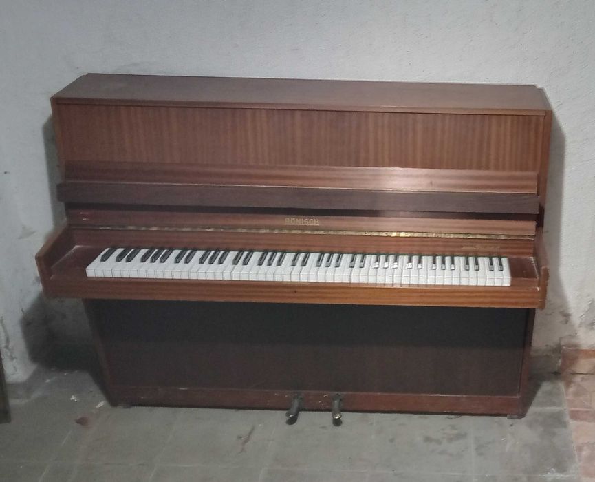 Продавам пиано  Rionich