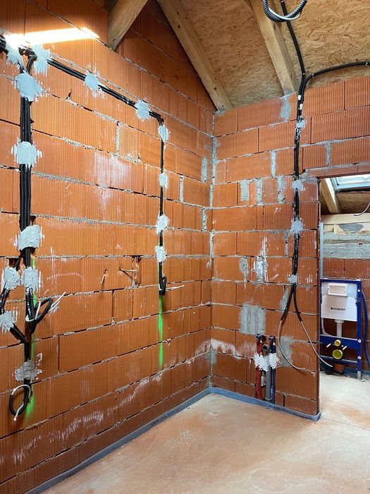 Execut instalații electrice și mentenanță/reparații probleme