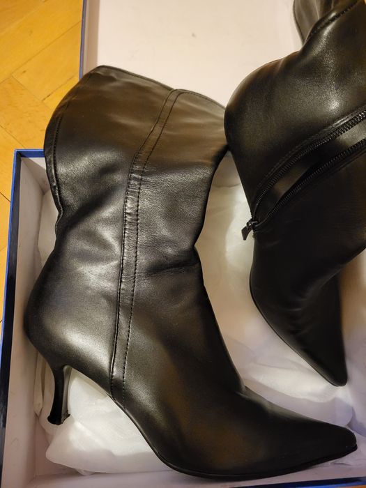 Елегантни ботуши от естествена кожа