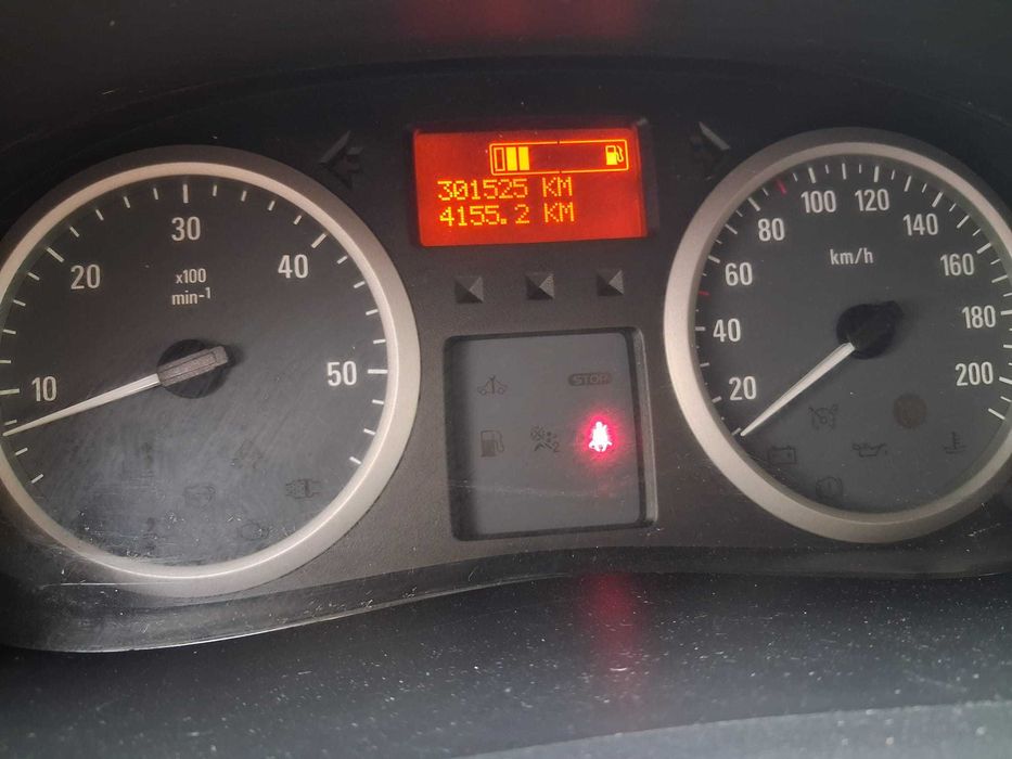 Opel Vivaro 2012 Model Lung