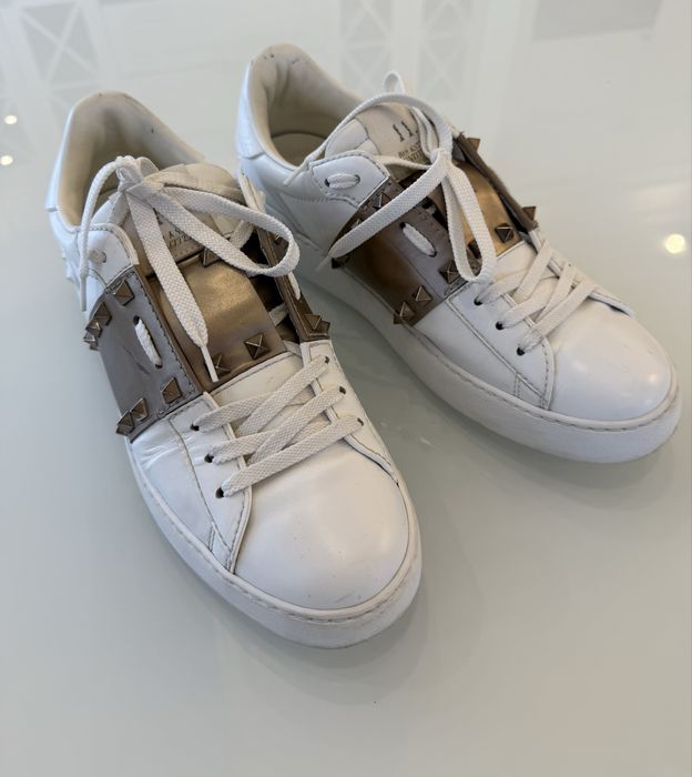 Продам кроссовки Valentino
