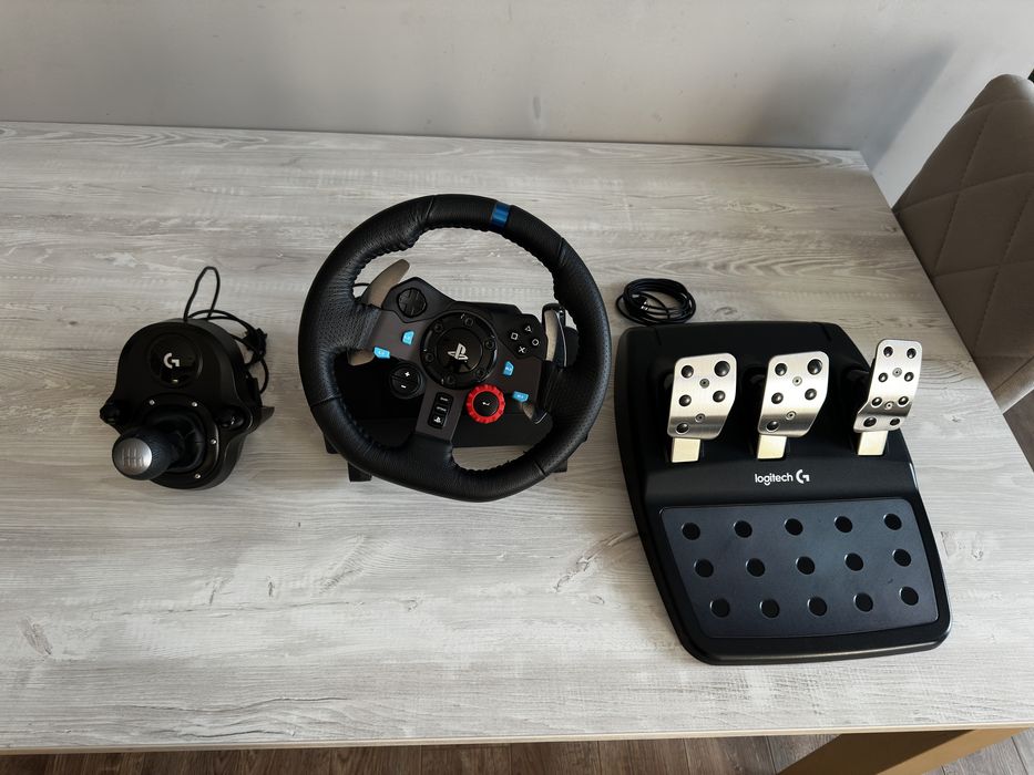 Добре Запазен Logitech g29 + Shifter за g29