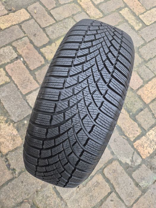 O bucată 205/55 R16 M+S iarnă - una Bridgestone