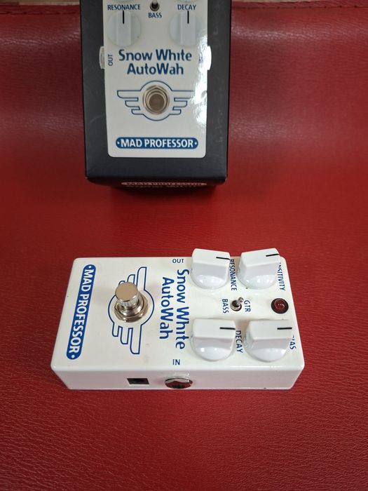 Mad professor snow white auto wah pedal