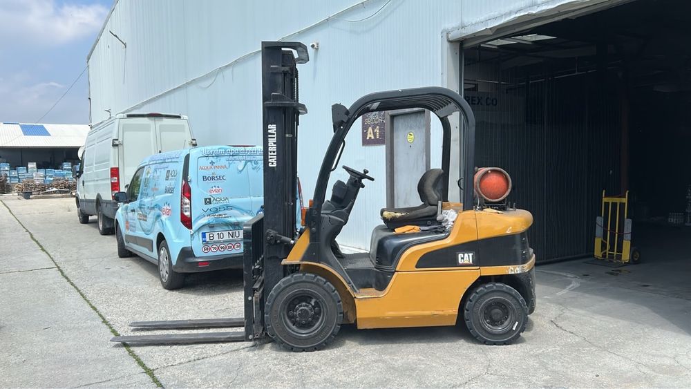 Motostivuitor CATerpillar 2.5t