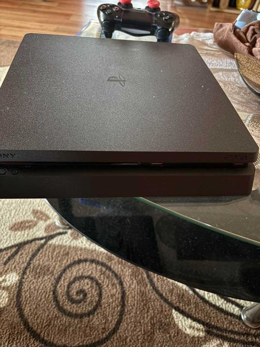 Продавам PS4 slim