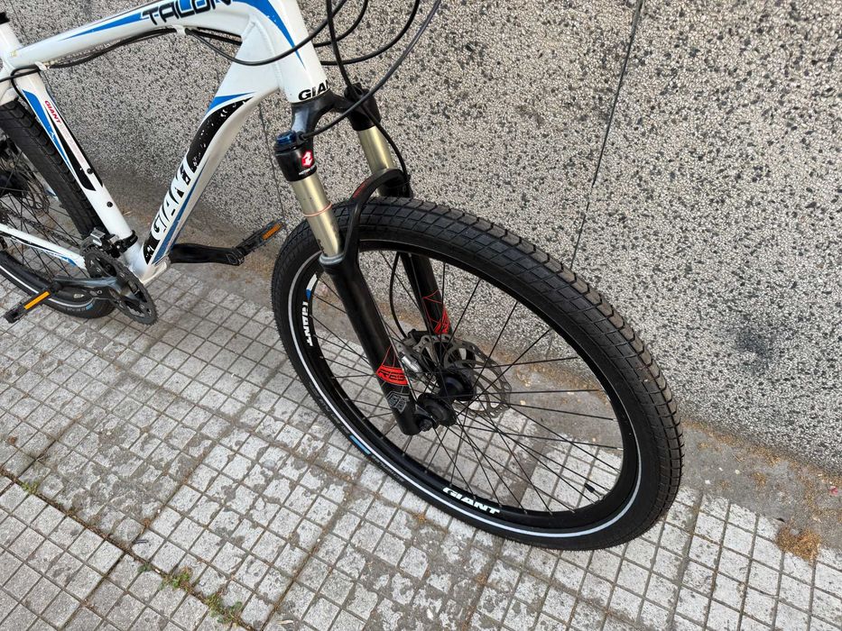 Giant Talon 2 26''/Shimano XT 3x9/Shimano XT brakes/Rockshox Reba Air