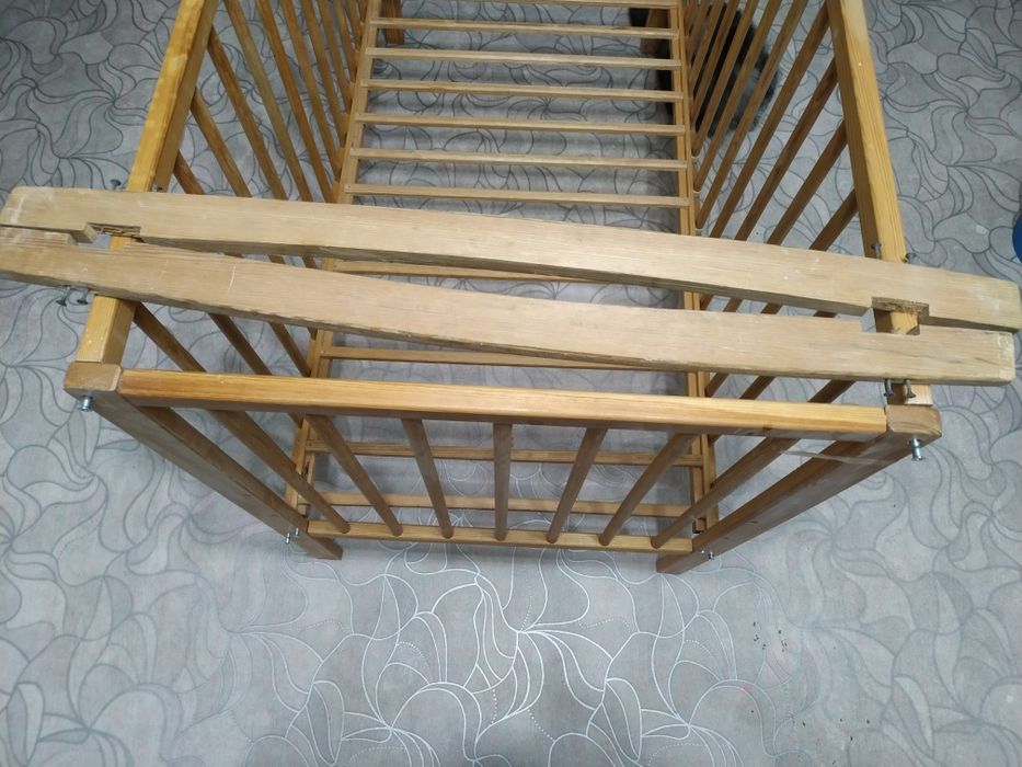 Кроватка детская деревянная. Б/у