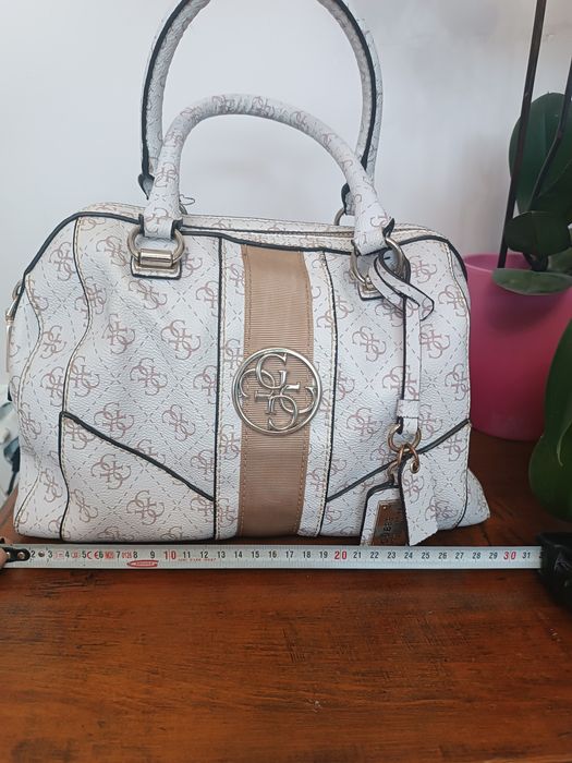 Дамска чанта GUESS