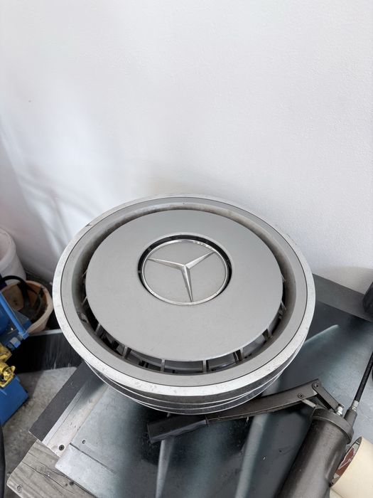 Оригинальные колпаки на Мерседес комплект