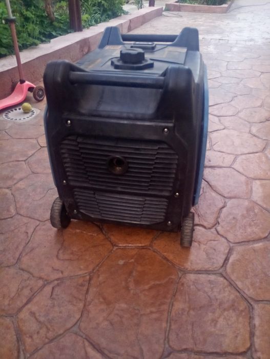 De vânzare generator  benzina Hyundai 6,6kva