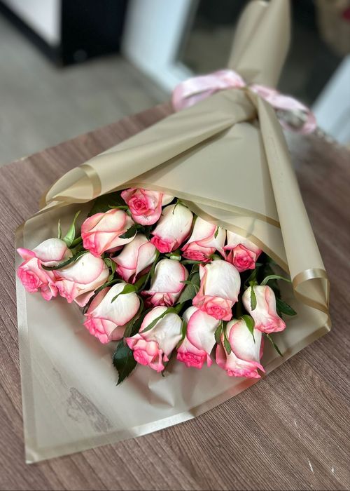 Бесплатная доставка цветы букеты Семей розы хризантема гипсофила пионы