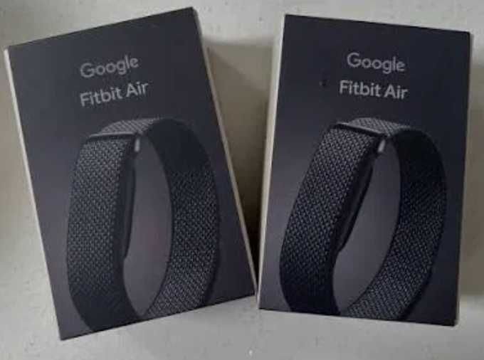 Google fitbit air черного цвета