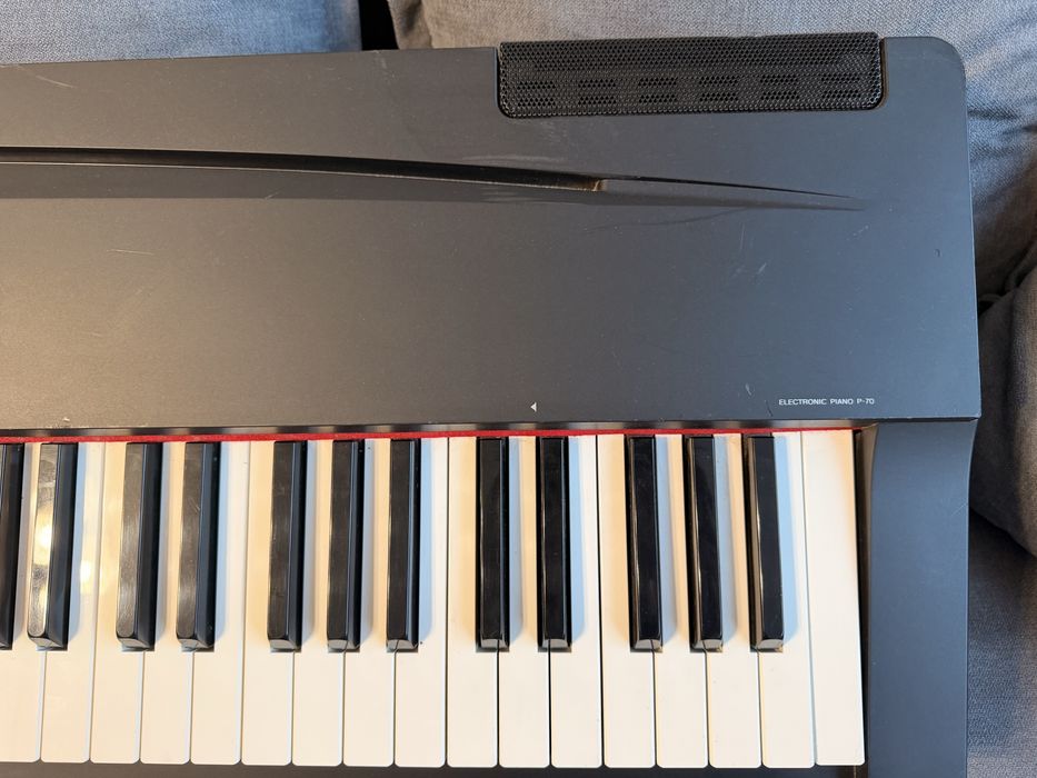 Pian digital Yamaha P-70