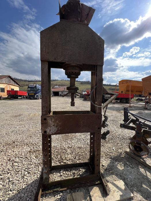 Presa hidraulica industriala, cadru greu, pentru atelier/service