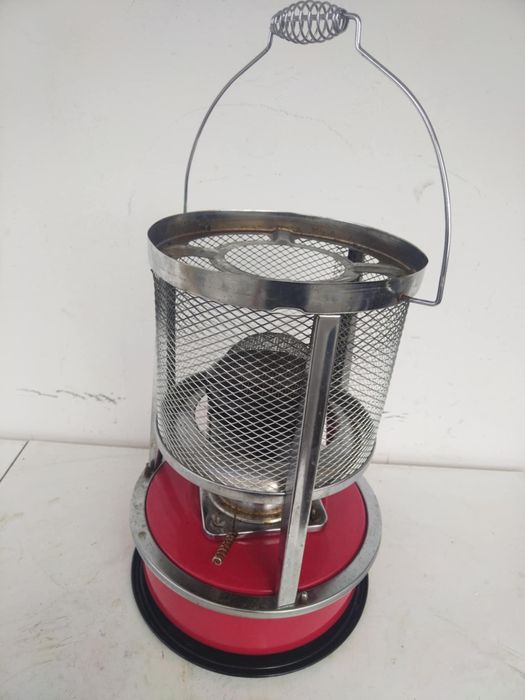 Отоплителна печка на керосин, течна газ или течен парафин. 
За отоплен