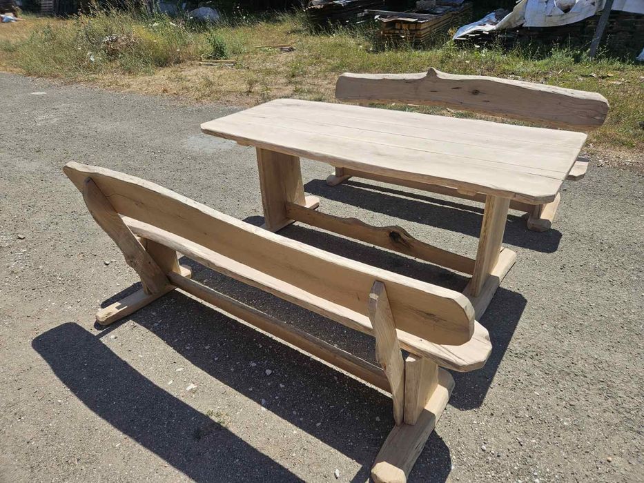 Маса с пейки дървени