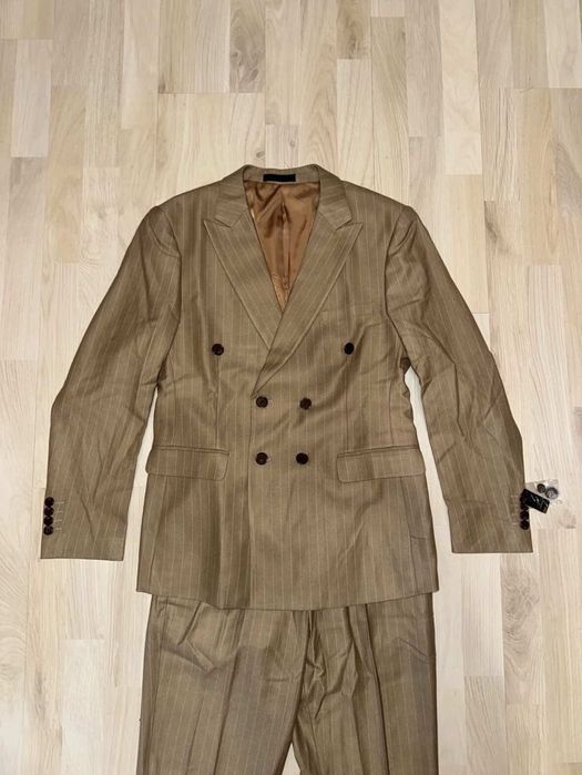 Чисто Нов Костюм