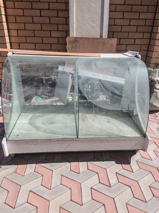 Продам торговые витрины, куб стеклянный