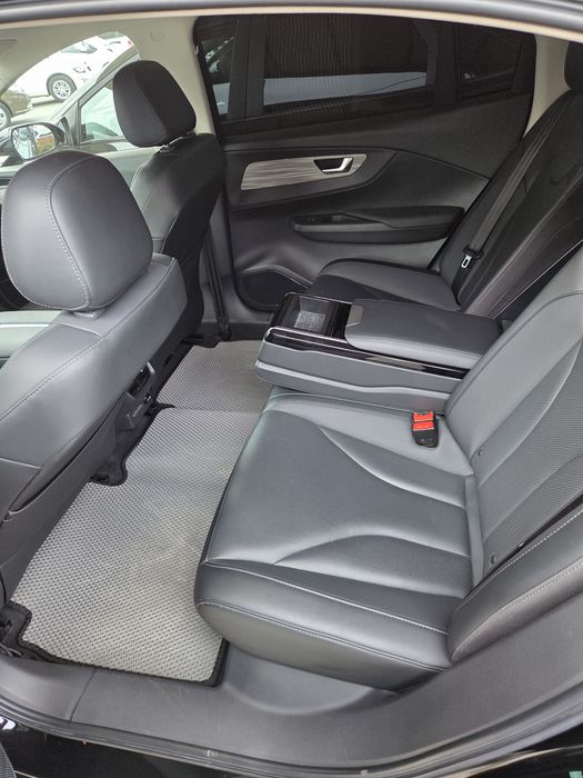 Avtomobil Hongqi sotiladi 2024