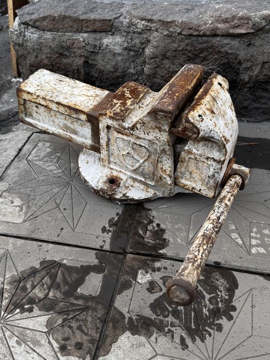 Тиски Советские