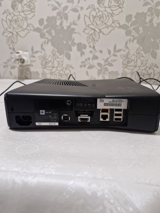 Xbox360 slim в хорошем состоянии