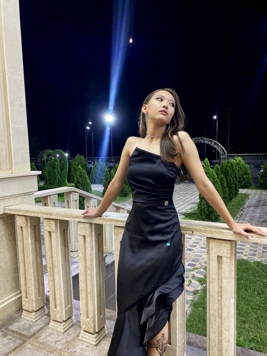 Вечернее черное платье