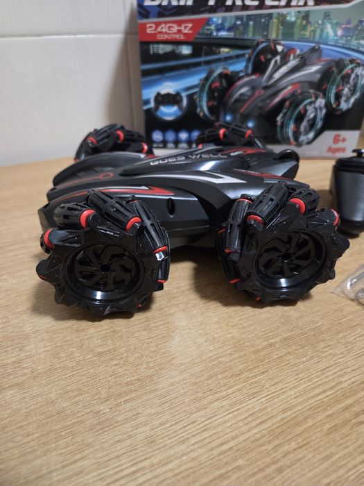 Чисто нова Кола с дистанционно управление, звукови ефекти, въртене на