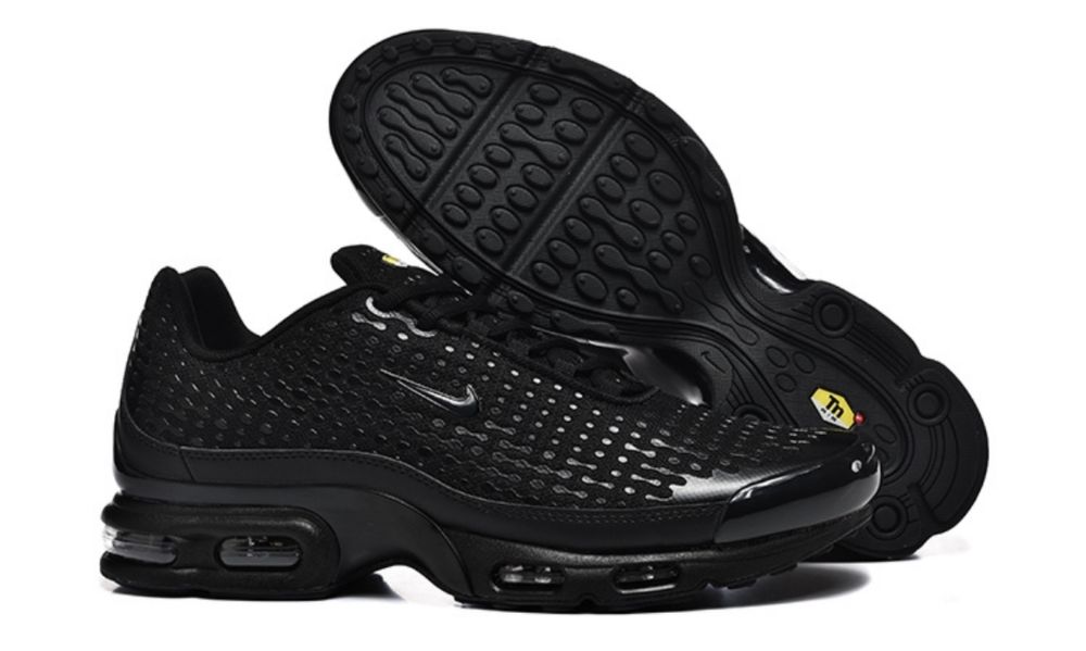 Нов модел мъжки маратонки Nike Air Max Plus VII black