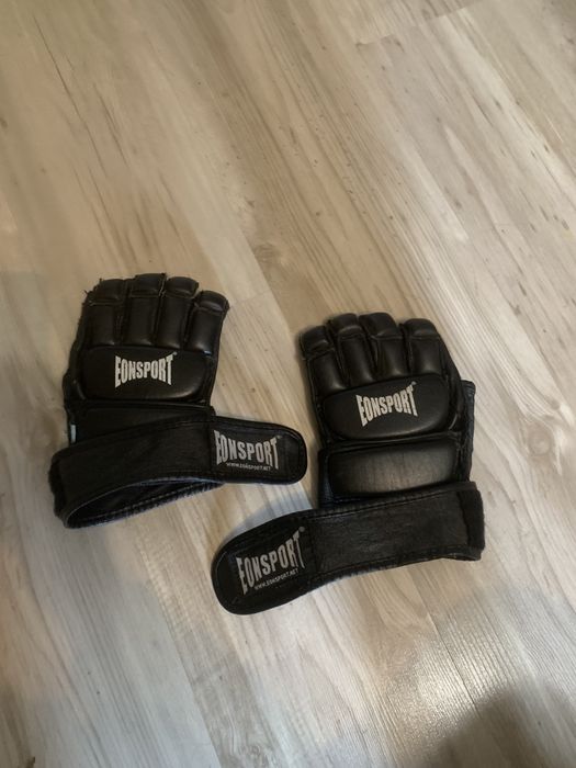 Ръкавици за ММА,Кикбокс и др.бойни спортове.