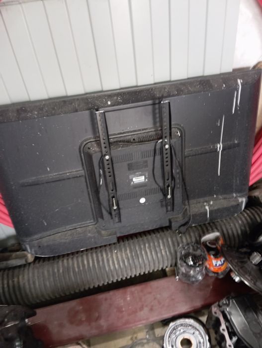 Телевизор сатылады сынған.на запчасти