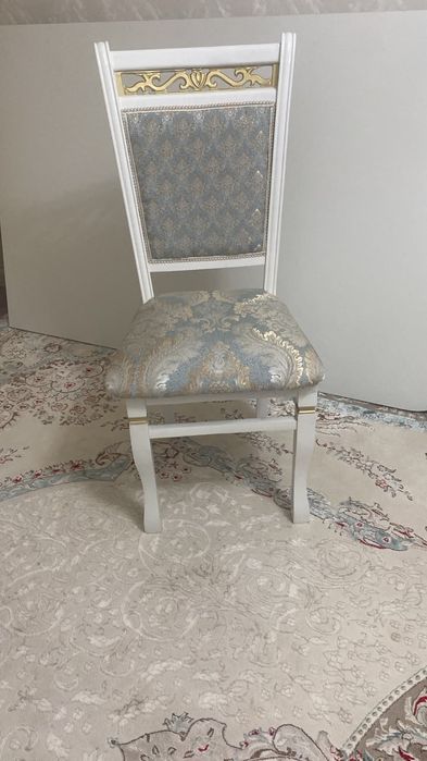 Стол со стульями. 160 тыс. тенге