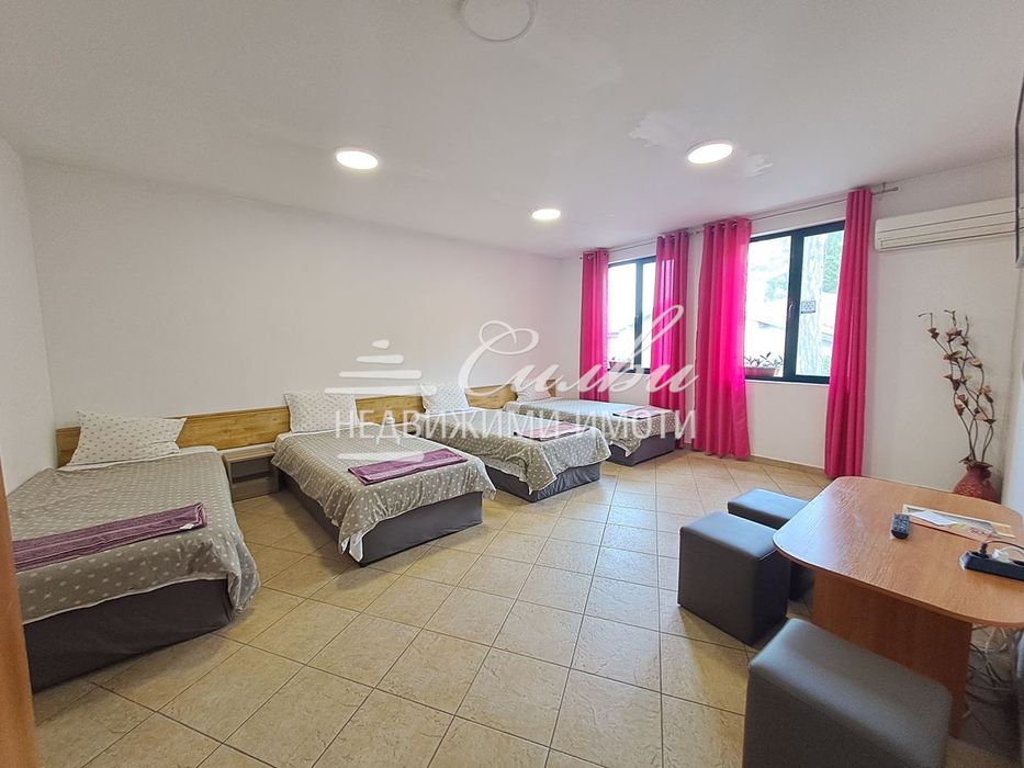 Самостоятелна ДВУЕТАЖНА ТУХЛЕНА къща - кв.Център