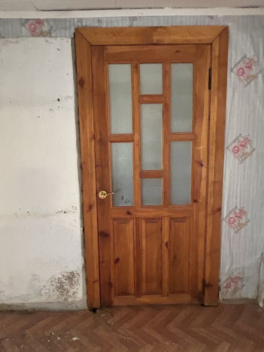 Продам б/у двери. Дерево.