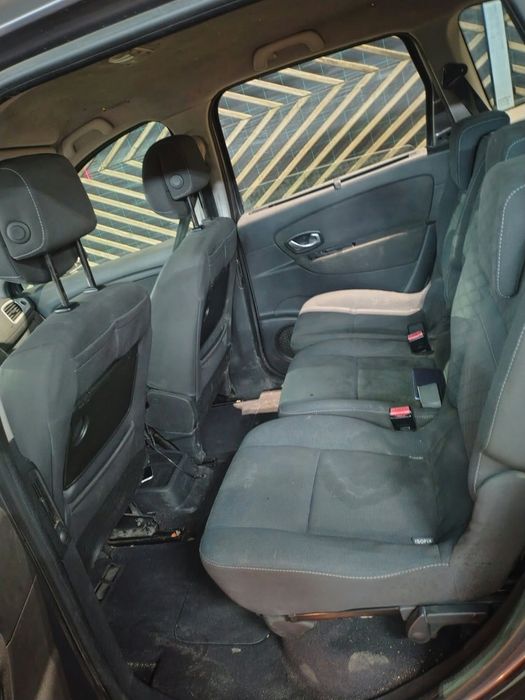 Vand Renault Scenic 1.5dci An 2009 7 locuri